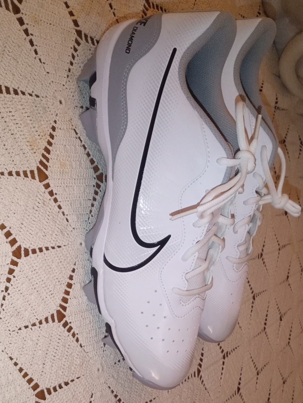 Nike Diamond Men’s Athletic Cleats - White & Gray